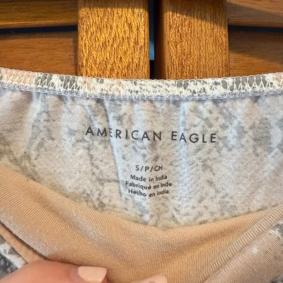 American Eagle Women’s Snakeskin Coral and Grey Crop Top Sz S - Picture 2 of 5
